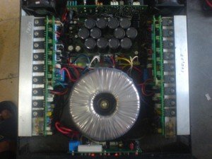 tampilan atas Power amplifier Orino