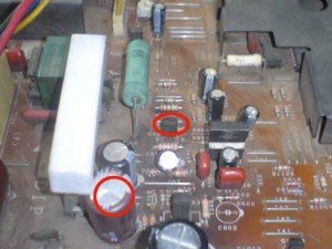 Capasitor dan Transistor / lingkaran merah