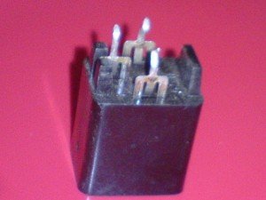 PTC 3 Pin Tampak Bawah PTC 3 Pin Tampak Bawah