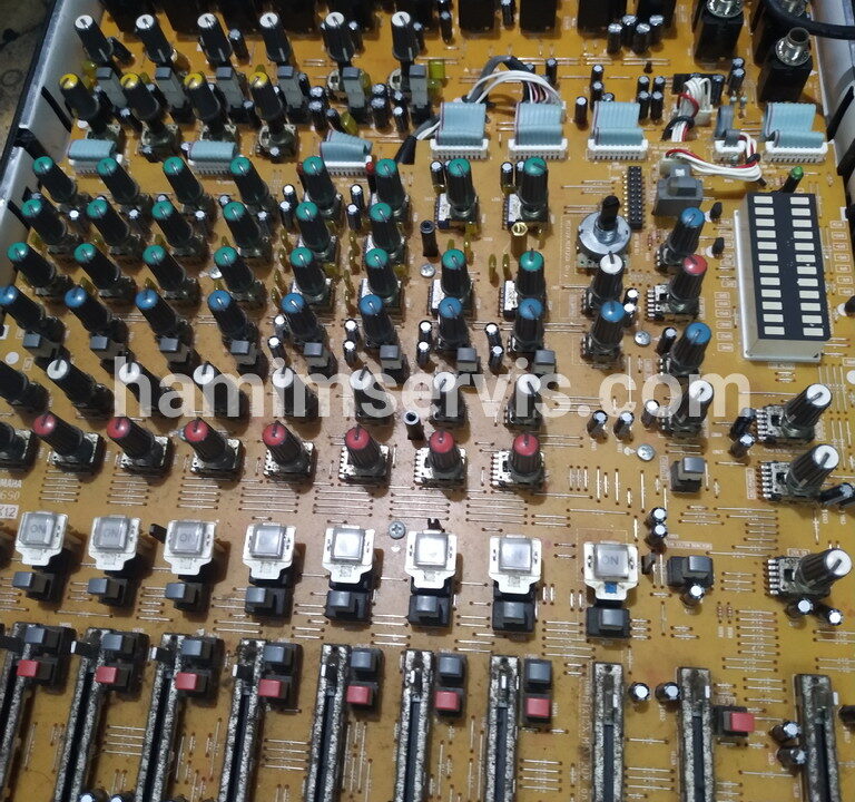 Mixer YAMAHA MW12CX
